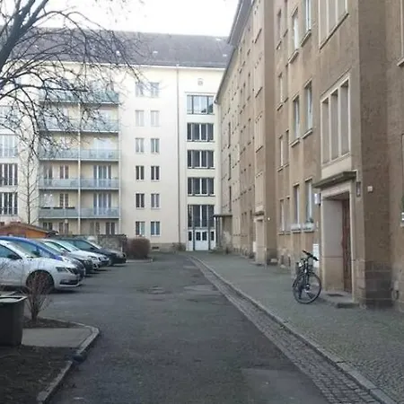 Privatunterkunft Grune Und Ruhige Lage / And Quiet Area Dresden