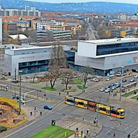 Grune Und Ruhige Lage / And Quiet Area Проживание в семье